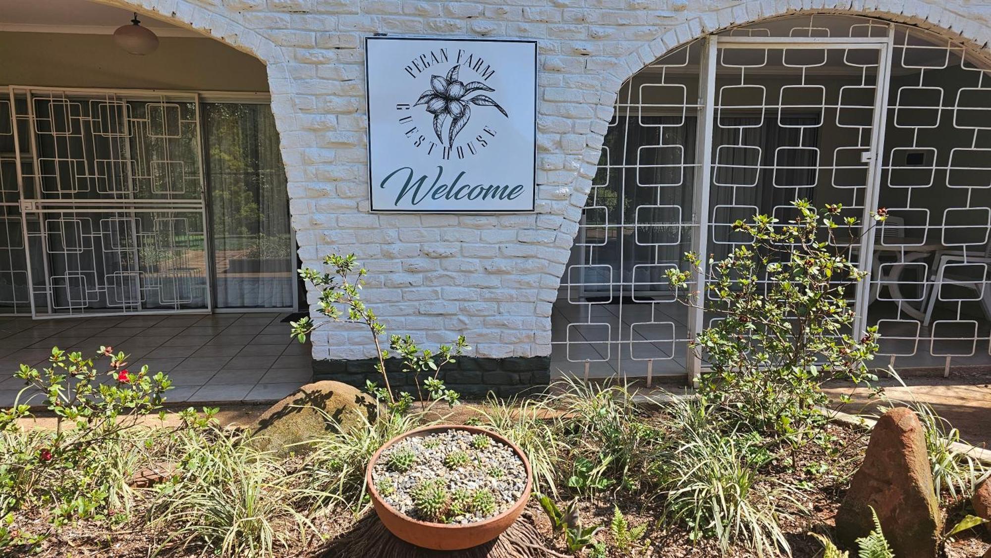 Pecan Farm Guesthouse Louis Trichardt Bagian luar foto
