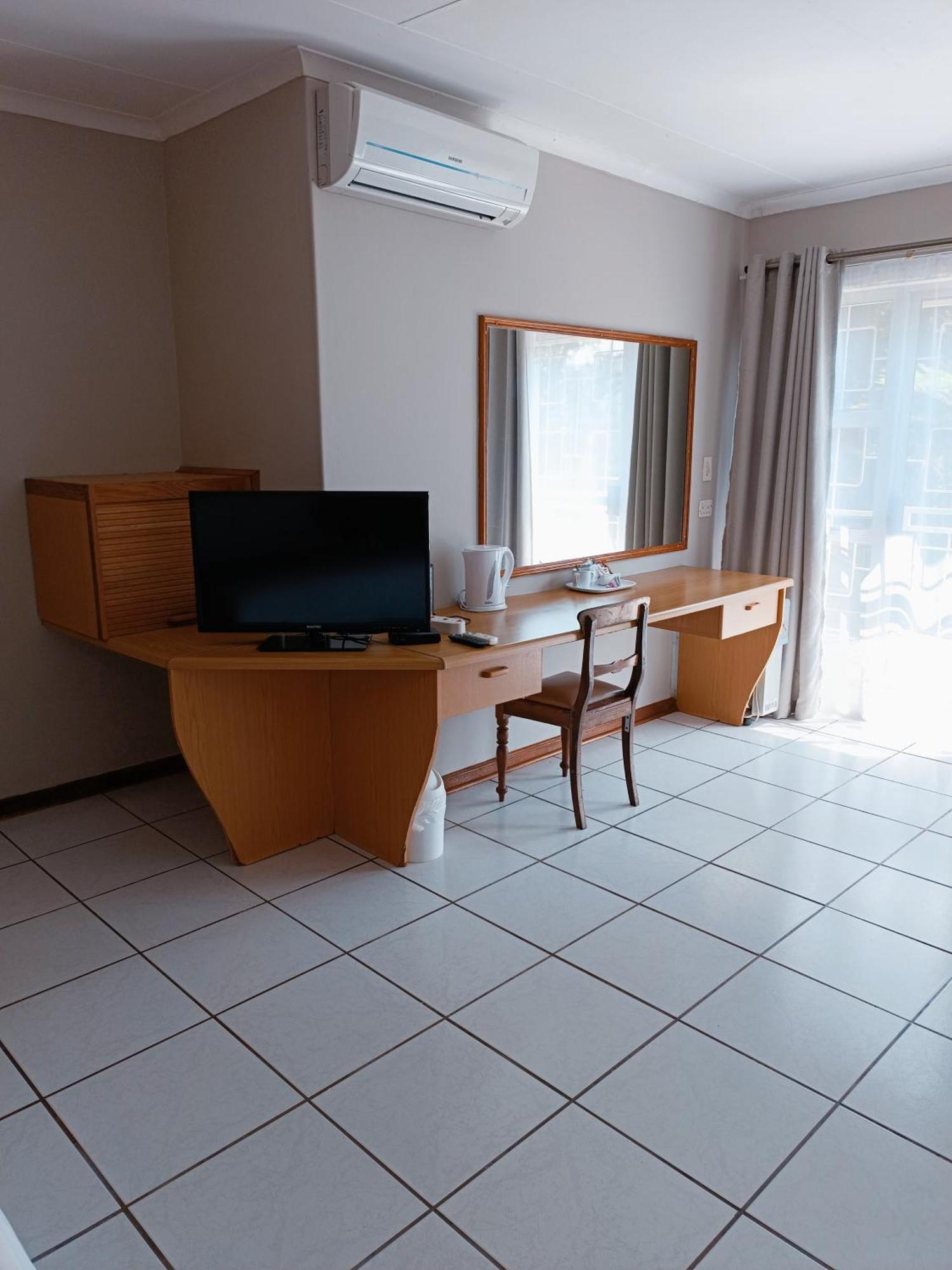 Pecan Farm Guesthouse Louis Trichardt Bagian luar foto