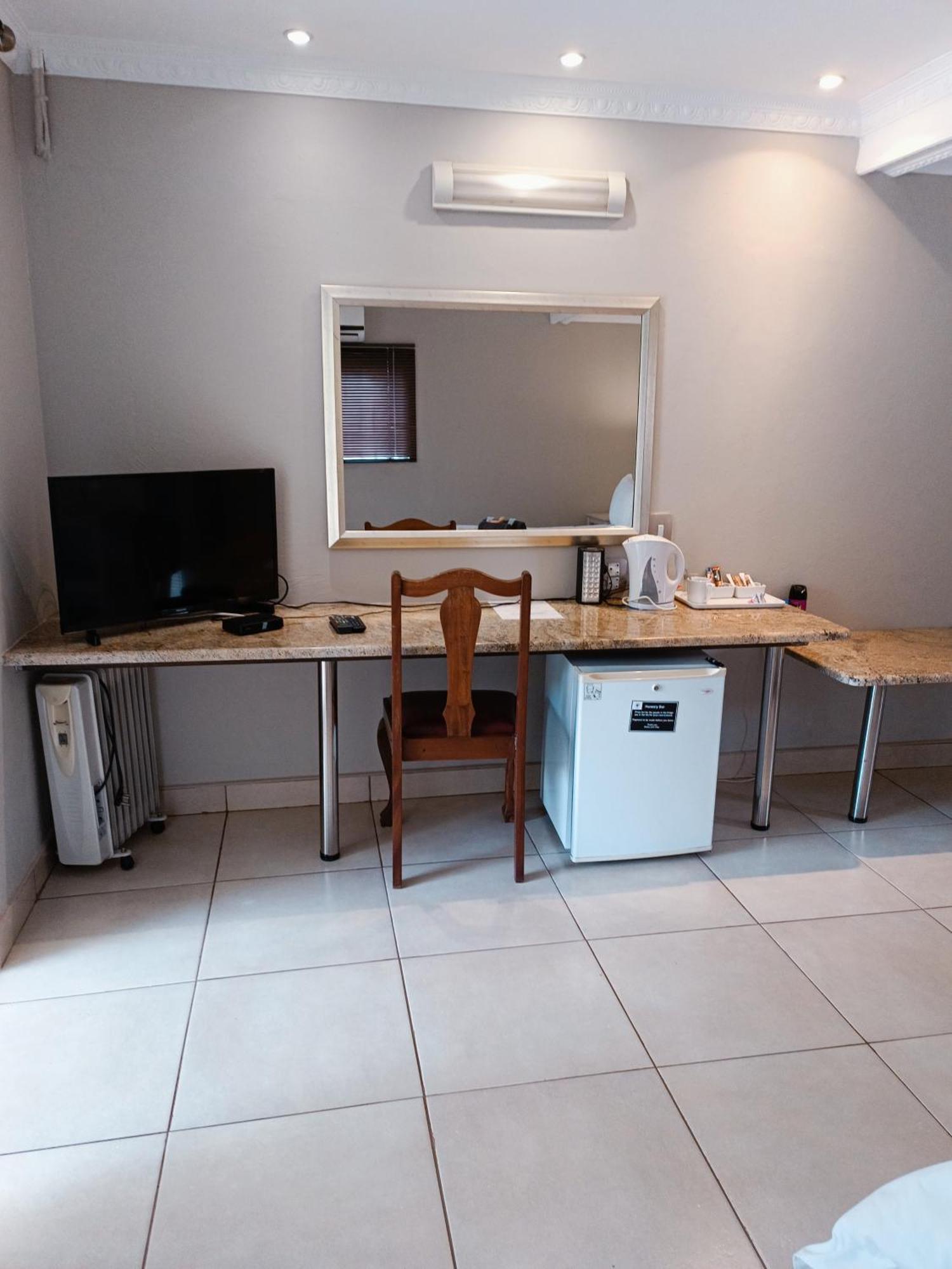 Pecan Farm Guesthouse Louis Trichardt Bagian luar foto